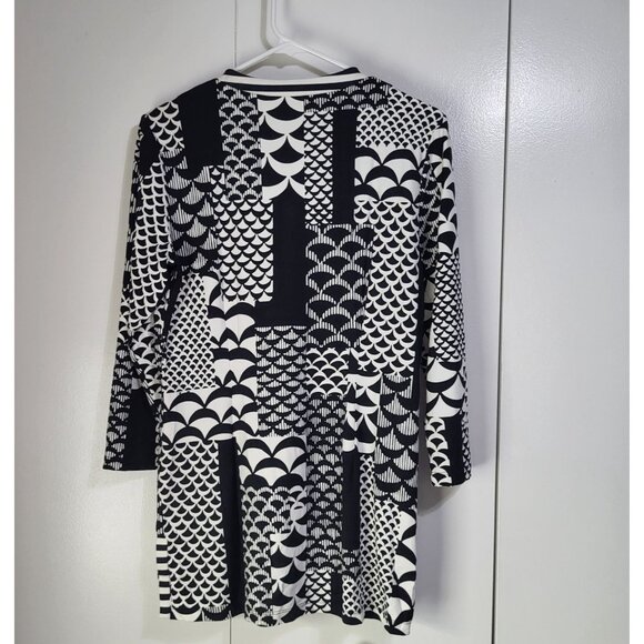 J. McLaughlin Womens SZ M Catalina Cloth Geometric Print Black White Tunic Top - Picture 2 of 9